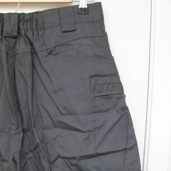 NWT Outdoor Equipment gray cargo shorts L large - Picture 5 of 9